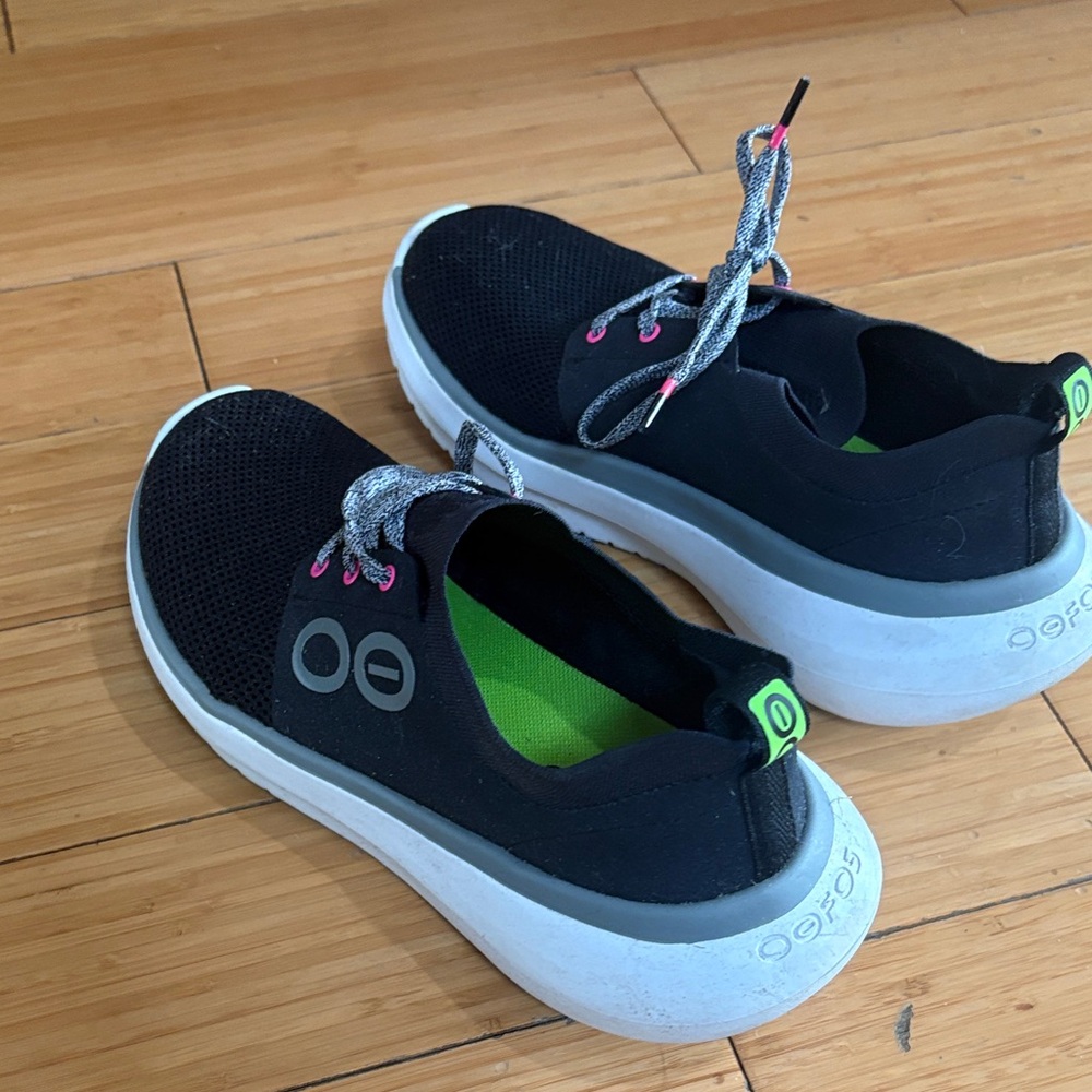 Oofos Black women Slip-On Sneakers